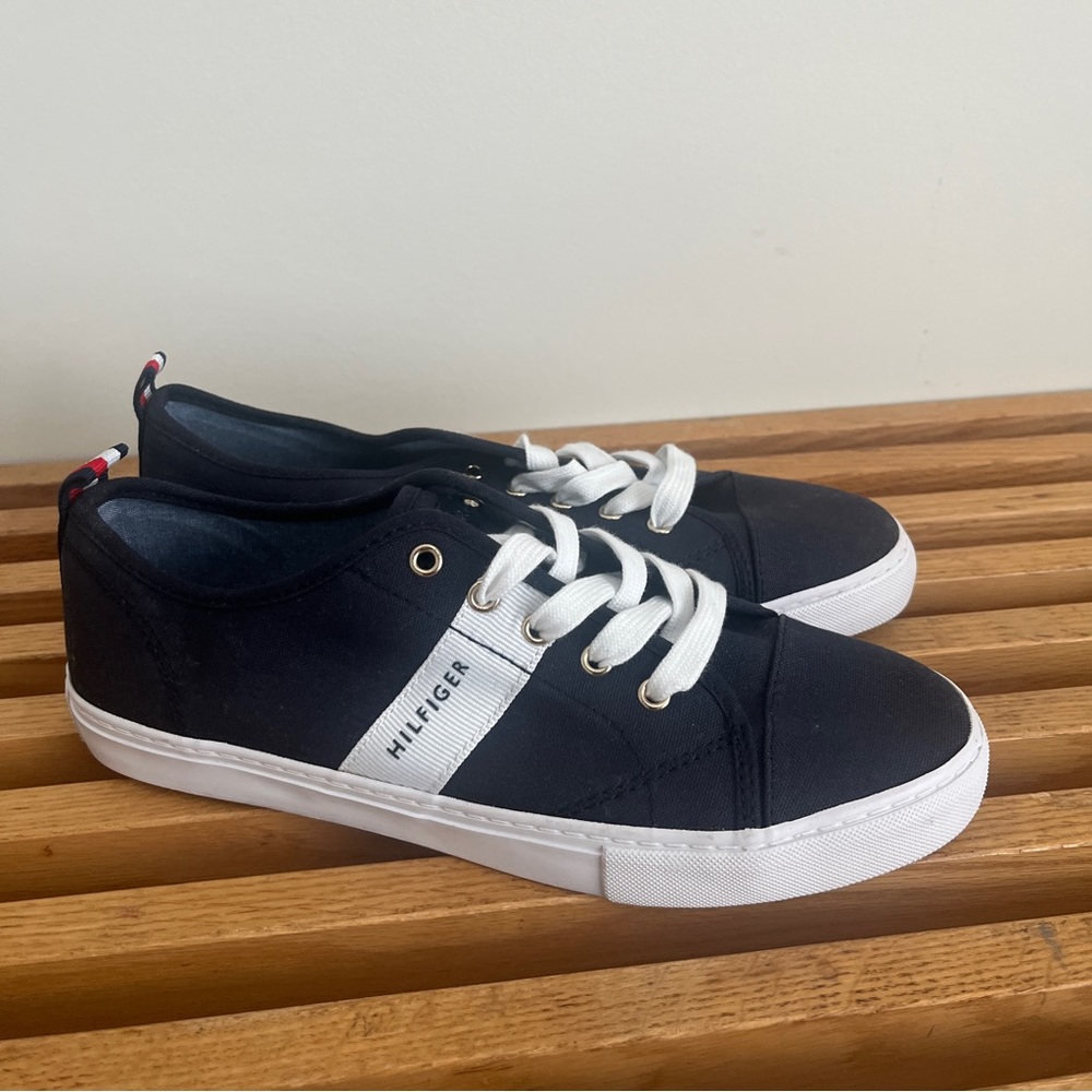 tommy hilfiger sneakers